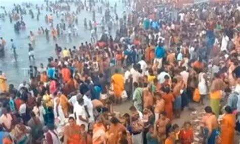 Aadi Amavasai Thousands of devotees throng Agni Tirtha beach ஆட