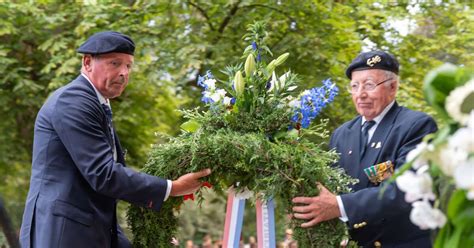 Einde Tweede Wereldoorlog Herdacht In Park Eekhout 1Zwolle