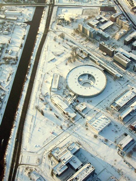 Berlin aus der Vogelperspektive Winterluftbild Forschungs Gebäude und