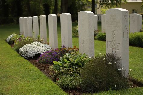 Cemetery Burial Vs Natural Burial Whats The Difference Funeral