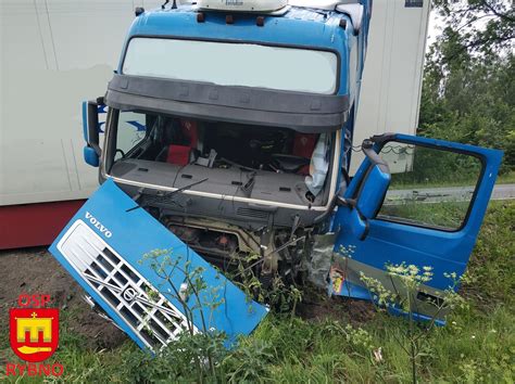 Szokuj Cy Wypadek Pod Sochaczewem Latka Zgin A W Roztrzaskanym