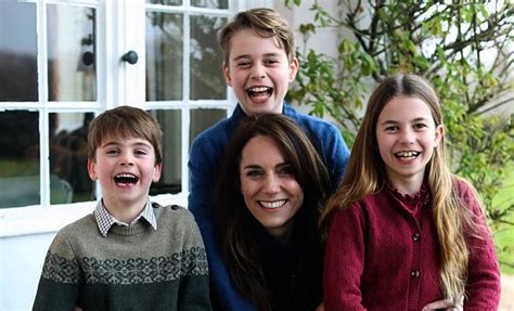 Kate Middleton Retocada Con Photoshop En La última Foto Oficial