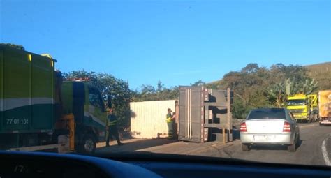 A Gazeta Carreta Bloco De Granito Tomba Na BR 101 Em Rio Novo Do Sul