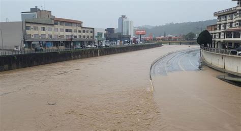 Rio Itajaí Mirim deve passar dos 6 metros nesta quinta feira diz