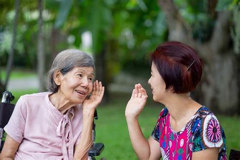 7 Ways To Respond When Your Elderly Loved One Repeats Themselves Rest