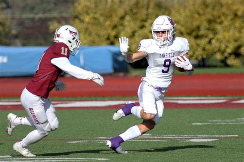 Linfield Football Bests Willamette Clinches Share Of Nwc Championship