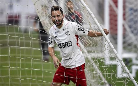 Flamengo terá reunião representantes de Everton Ribeiro nesta