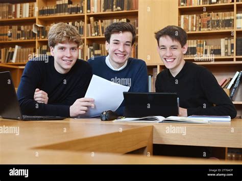 Karlsruhe Germany 10th Nov 2023 Graduates Of Bismarck Gymnasium