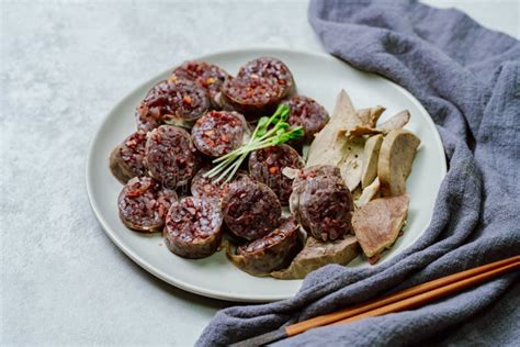 Sundae, Korean Blood Sausage : Pork Intestines Stuffed with Glass ...