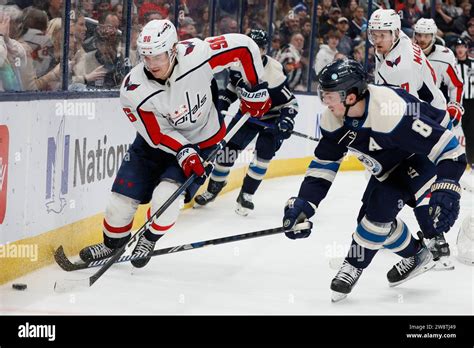 Washington Capitals Nicolas Aube Kubel Left Controls The Puck As