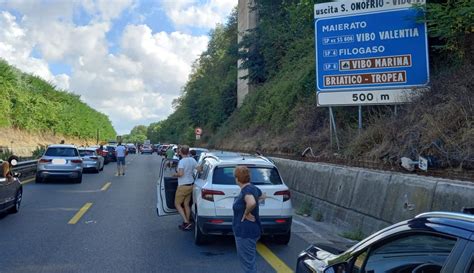 Incidente Sulla A Salerno Reggio Calabria Un Centauro Ferito E