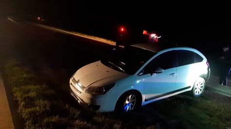 Conductor Perdi El Control De Su Auto Y Choc Contra Guardarrail En