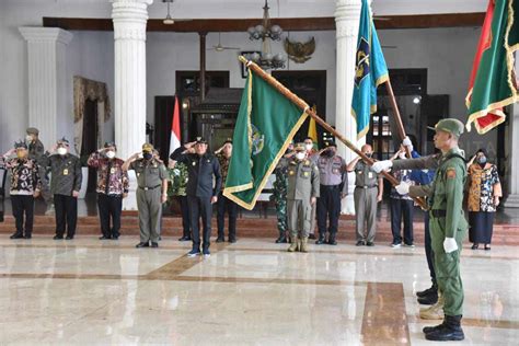 Bendera Pataka Lambang Provinsi Jawa Timur Tiba Di Kabupaten Sidoarjo