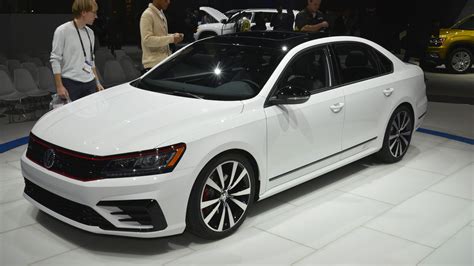 VW Passat GT concept brings near-R potential to family sedan