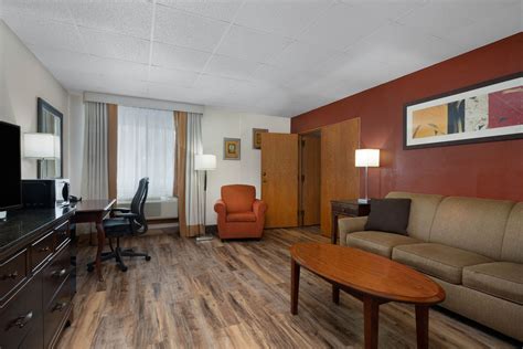 Ramada by Wyndham Albert Lea | Albert Lea, MN Hotels