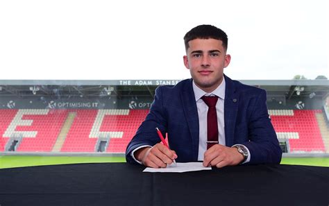 📝 Ten Players Sign Academy Scholarships For 202324 Exeter City Fc