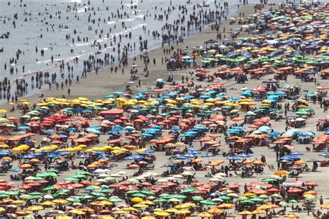 Turistas Atrasam Volta Para Casa E Lotam Praias Do Litoral De Sp Em Dia