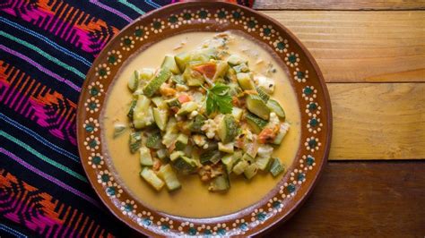 Prepara Unas Deliciosas Calabacitas Con Carne De Puerco Y Elotes Con