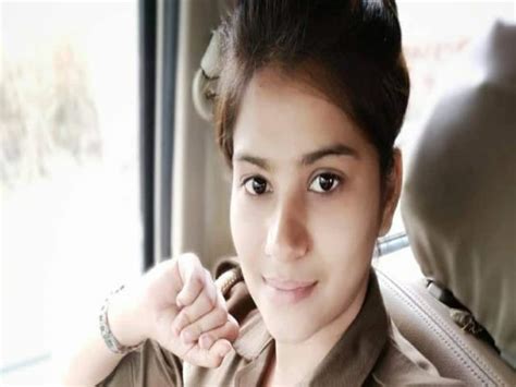 Agra Lady Constable Priyanka Mishra Resignation Accepted Video Viral On