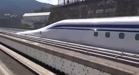 In Giappone Il Primo Test A Km H Del Nuovo Lo Train A Levitazione