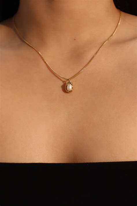 18K gold stainless steel Pearl Shell Necklace – Cutethingscommin