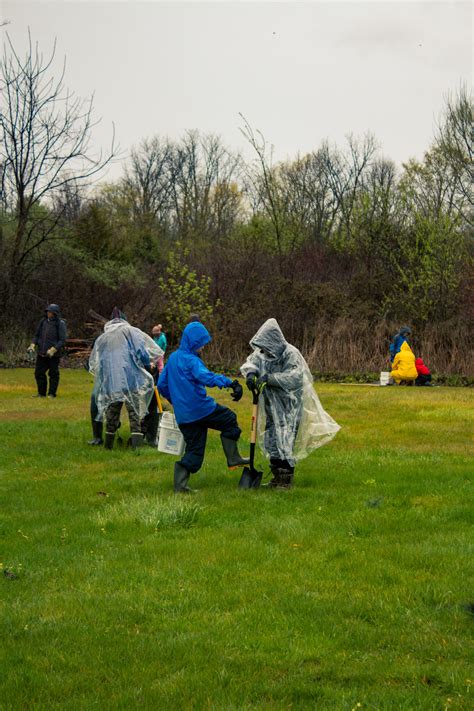 COLLABORATING WITH YOUTHS TO RESTORE CONSERVATION AREAS IN THE LONG