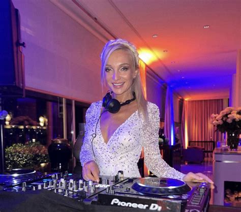 HOCHZEITS DJ SÄNGERIN FÜR EVENTS MONICA BABILON eventpeppers