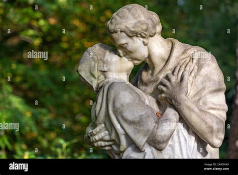 Pompeii Statues Lovers