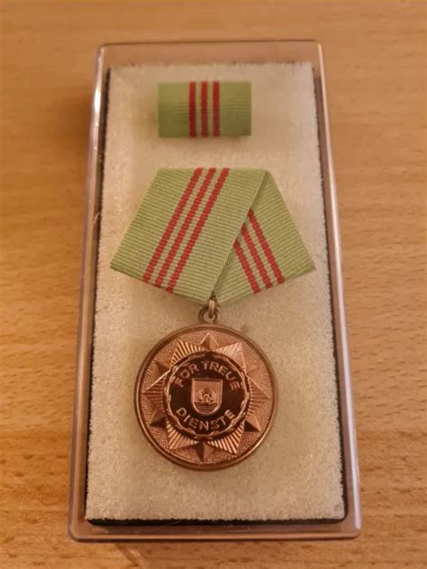 NVA DDR ORDEN Bronze Für hervorragende Verdienste grün rot EUR 3 74