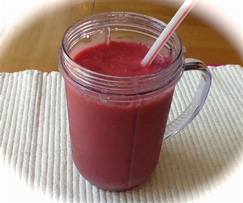 Pink-Vegan: Red Raspberry Banana Smoothie (DF, GF)