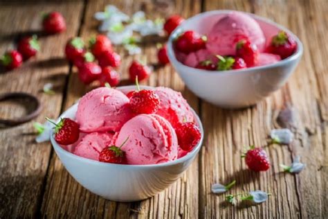 Sorprende A Tu Familia Preparando Estos Ricos Helados De Yogur Con Fresas