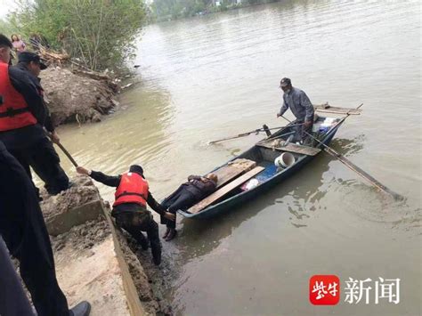 九旬老人失足跌落运河 警民协作上演紧急救援腾讯新闻