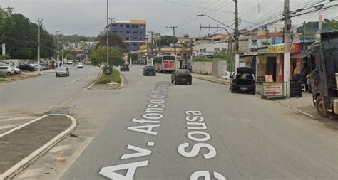 Avenida Afonso De Sampaio E Sousa 339 - Colisão entre veículos deixa um ferido na Avenida Afonso de Sampaio e Souza