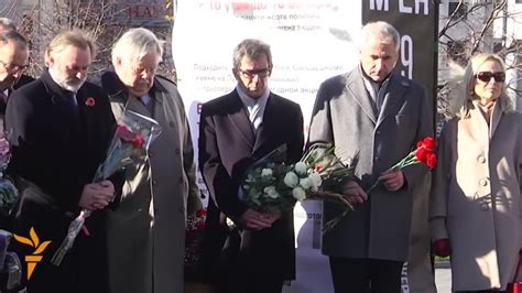 Muscovites Remember Victims Of Stalin's Purge