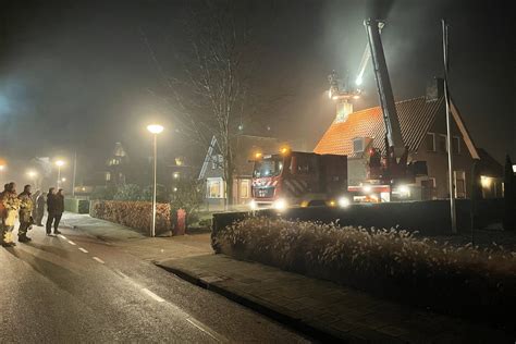 Brandweer Blust Schoorsteenbrand Bij Woning In Holten