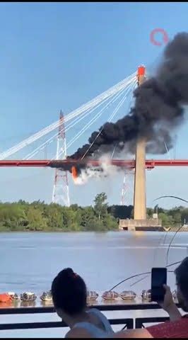 El otro día un barco choca contra el puente Zarate brazo largo y