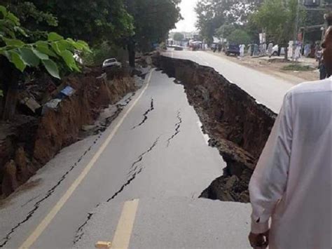 Injured As Another Quake Jolts Pakistan