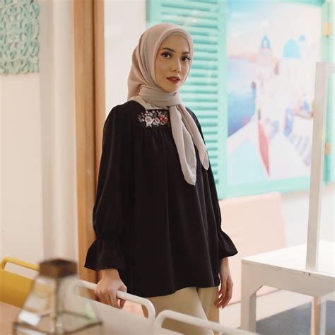 Baju Hitam Cocok Pake Jilbab Warna Apa Desain Baju Modern