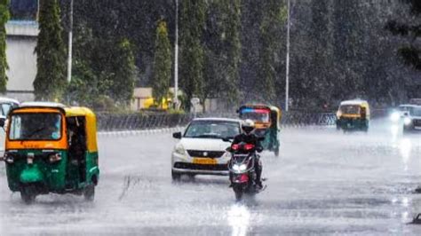 Bengaluru Rain ಬೆಂಗಳೂರಿನಲ್ಲಿ ಮುಂದುವರೆದ ಮಳೆ ಅಬ್ಬರ ಕೆರೆಯಂತಾದ ರಸ್ತೆಗಳು