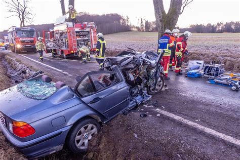 Mehrere Verletzte Nach Unfall Im Kreis Bamberg Auto Prallt Auf