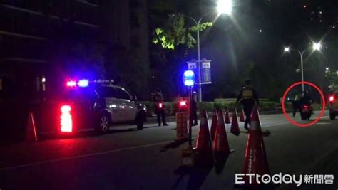 酒駕騎士囂張硬闖臨檢站！撞警自己也人車倒地 衰小黃遭波及 Ettoday社會新聞 Ettoday新聞雲