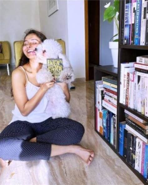 Andrea Jeremiah Flaunts Her Radiant Skin Sans Makeup As She Spends Time