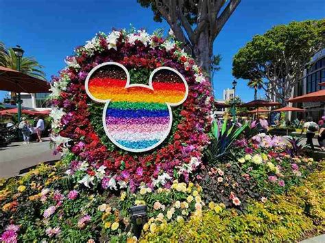 Arriva Il Primo Personaggio Disney Gay AZIONE TRADIZIONALE