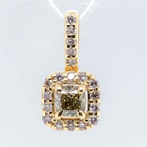 No Reserve Price 14 Kt Yellow Gold Pendant 0 37 Ct Catawiki