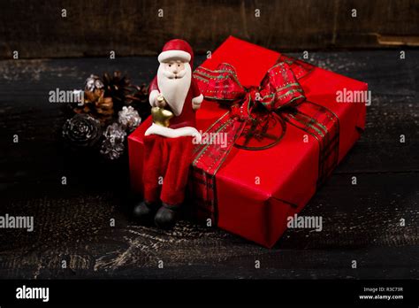 Christmas parcels hi-res stock photography and images - Alamy