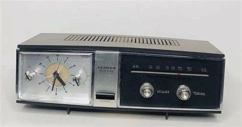 Vintage Lloyds Solid State 2 Speaker Clock Radio Model 9j45g 37a Made