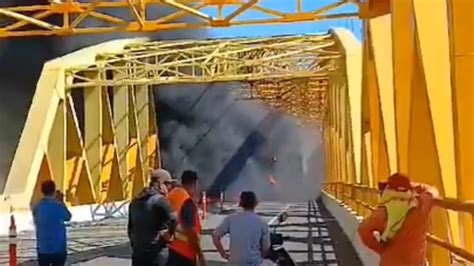 Accidente En La Autopista Siglo Xxi Un Tráiler Se Incendió En El