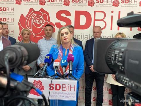 Zumra Begi Napustila Sda I Pre La U Socijaldemokrate Bih