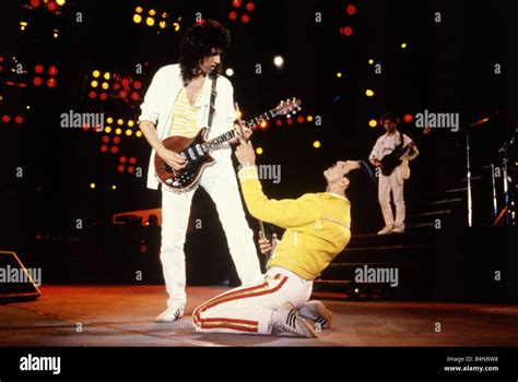 Queen Rock Group Freddie Mercury And Brian May On Stage Queen In