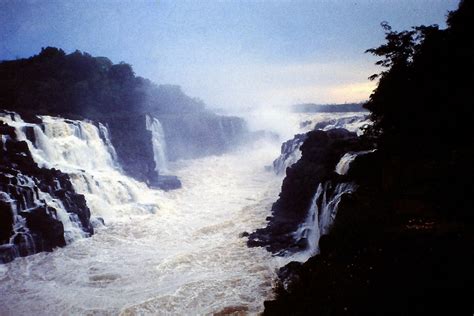 Salto De Sete Quedas A Maravilha Natural Inundada Por Um Lago